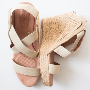 Corso Como “Decoy” Glitter Gold Strap Open Toe 5 Inch Wedges | Size 9.5